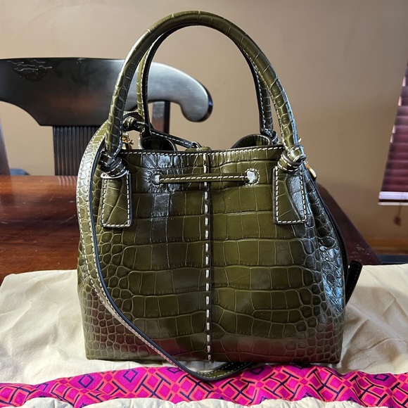 Tory Burch MCGRAW EMBOSSED SMALL DRAWSTRING SATCHEL
New Olive - Picture 7 of 10